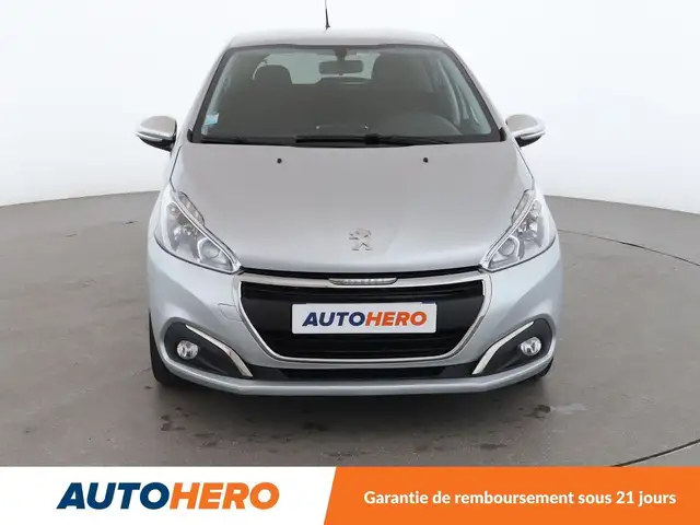Peugeot 208 view 9