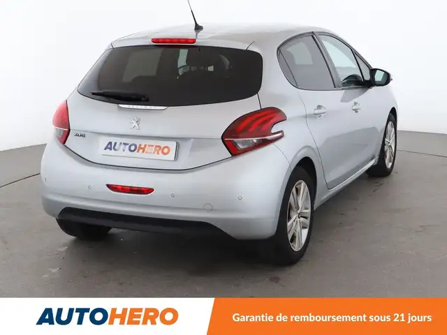 Peugeot 208 view 6