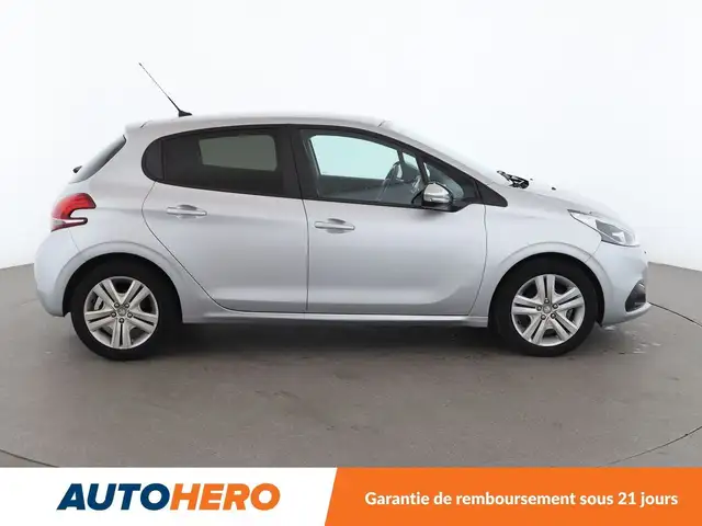 Peugeot 208 view 7