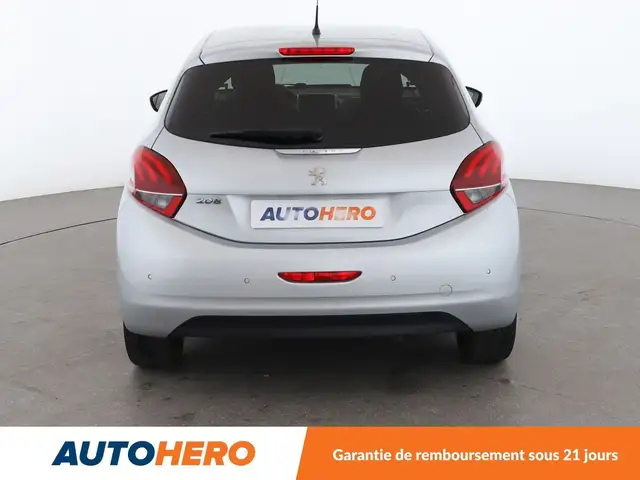 Peugeot 208 view 5