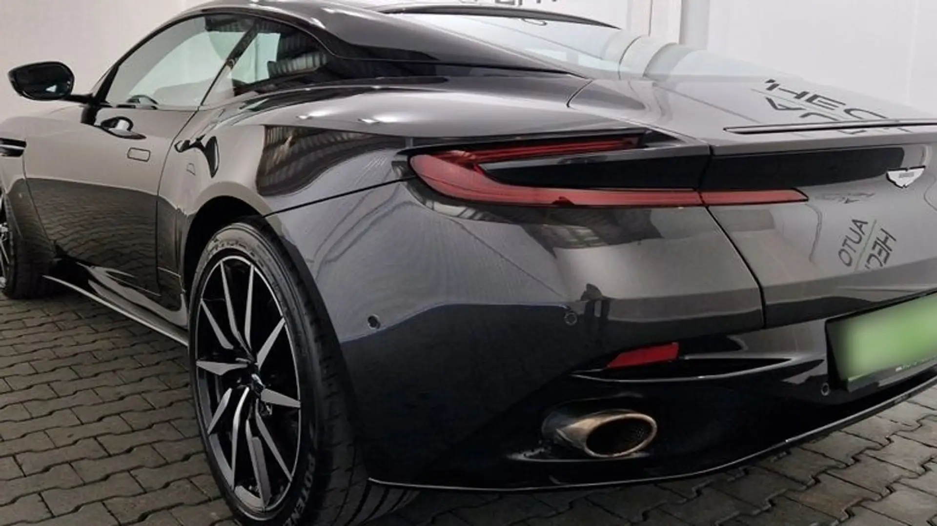 Aston Martin DB11 5.2 608 Szary - 1