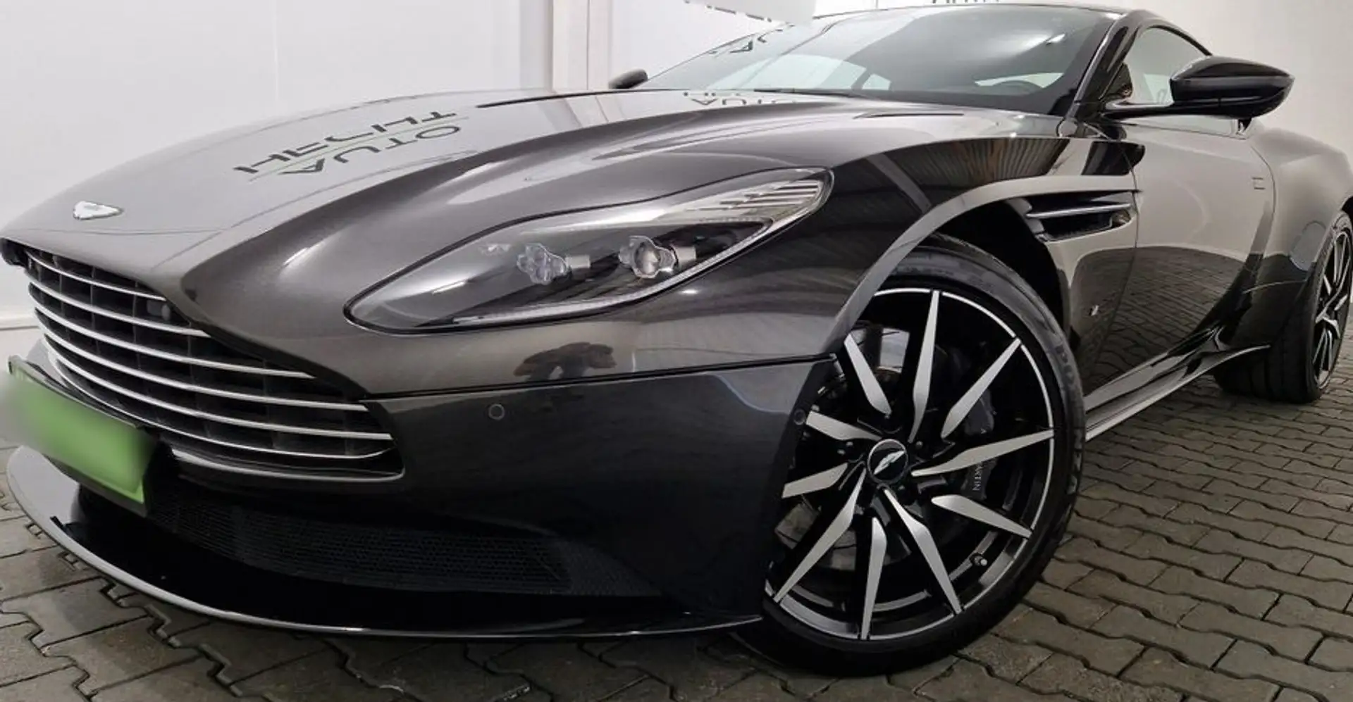 Aston Martin DB11 5.2 608 Szary - 2