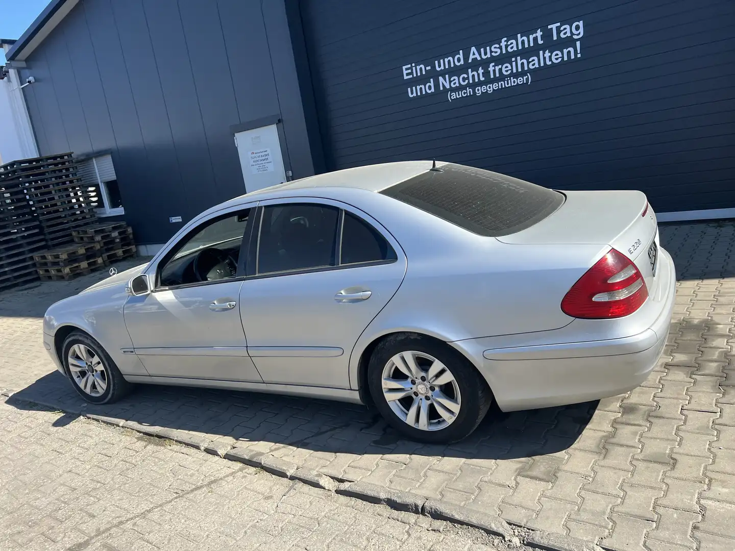 Mercedes-Benz E 220 CDI ,Schalter,NaviComand Schiebedach,Alufelgen, Silber - 2