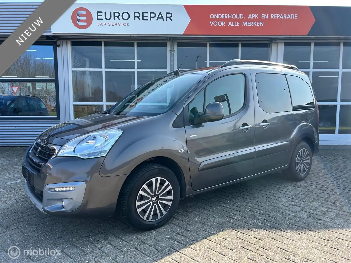 Peugeot Partner Tepee 1.2 PureTech Style Grau - 1