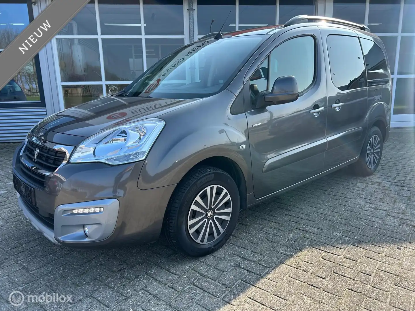 Peugeot Partner Tepee 1.2 PureTech Style Grau - 2