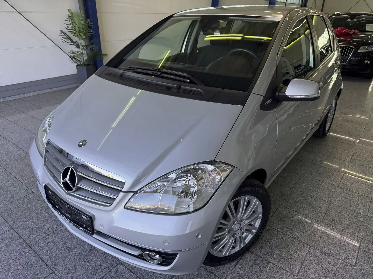Mercedes-Benz A 160 *AUTOMATIK*ELEGAN*TMP*PTS*S-HEFT*SHZ*T-LEDE Silber - 1