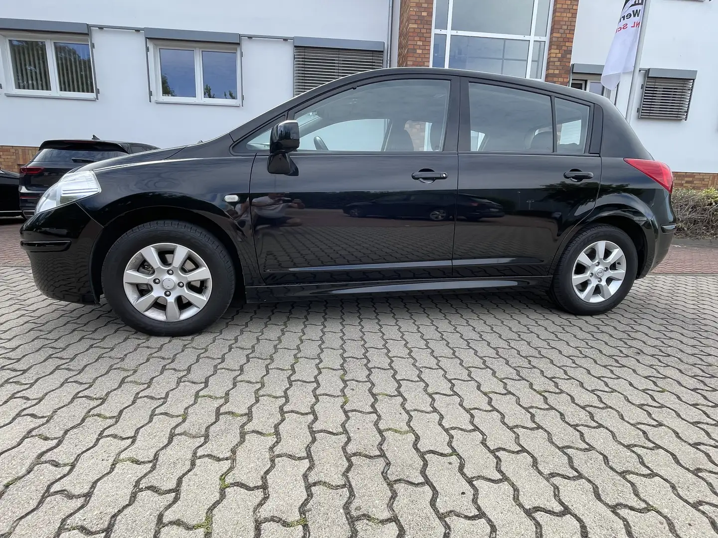 Nissan Tiida 1.6 acenta Alu Klima AHK 2-Hand Schwarz - 2