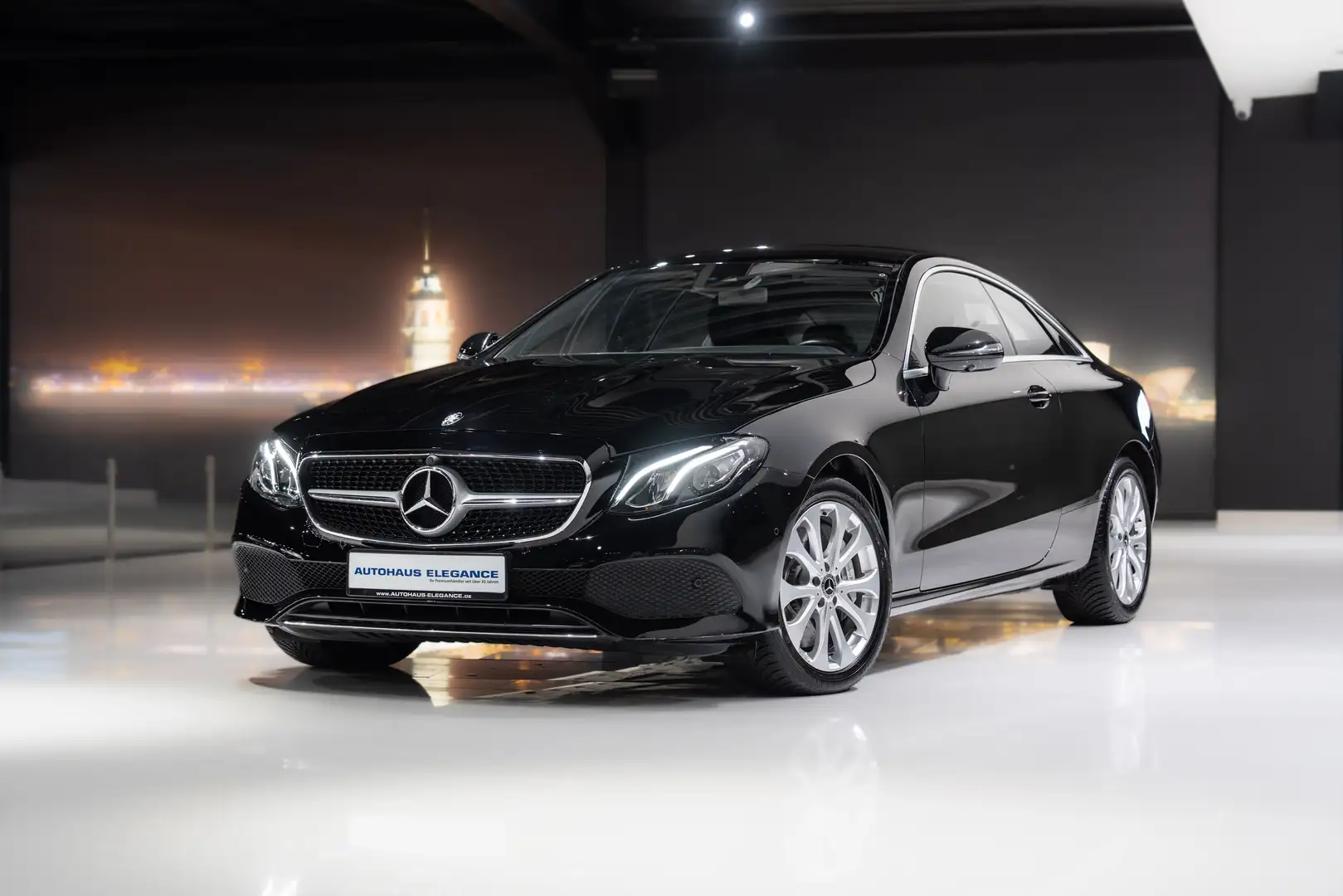Mercedes-Benz E 400 4Matic*LUFT*HIGH-LED*EDELHOLZ*1.HD*360* Negru - 1