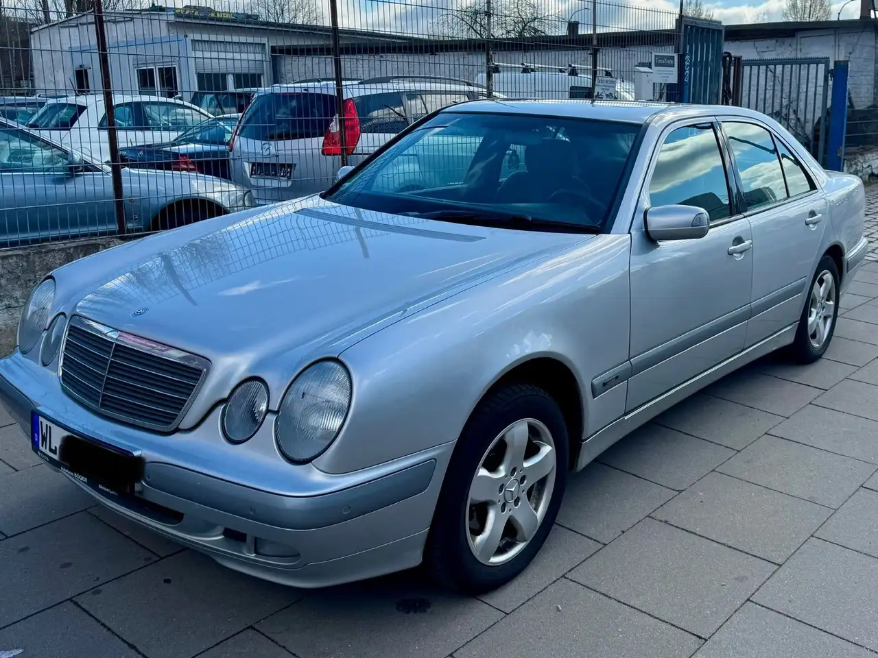 Mercedes-Benz E 220