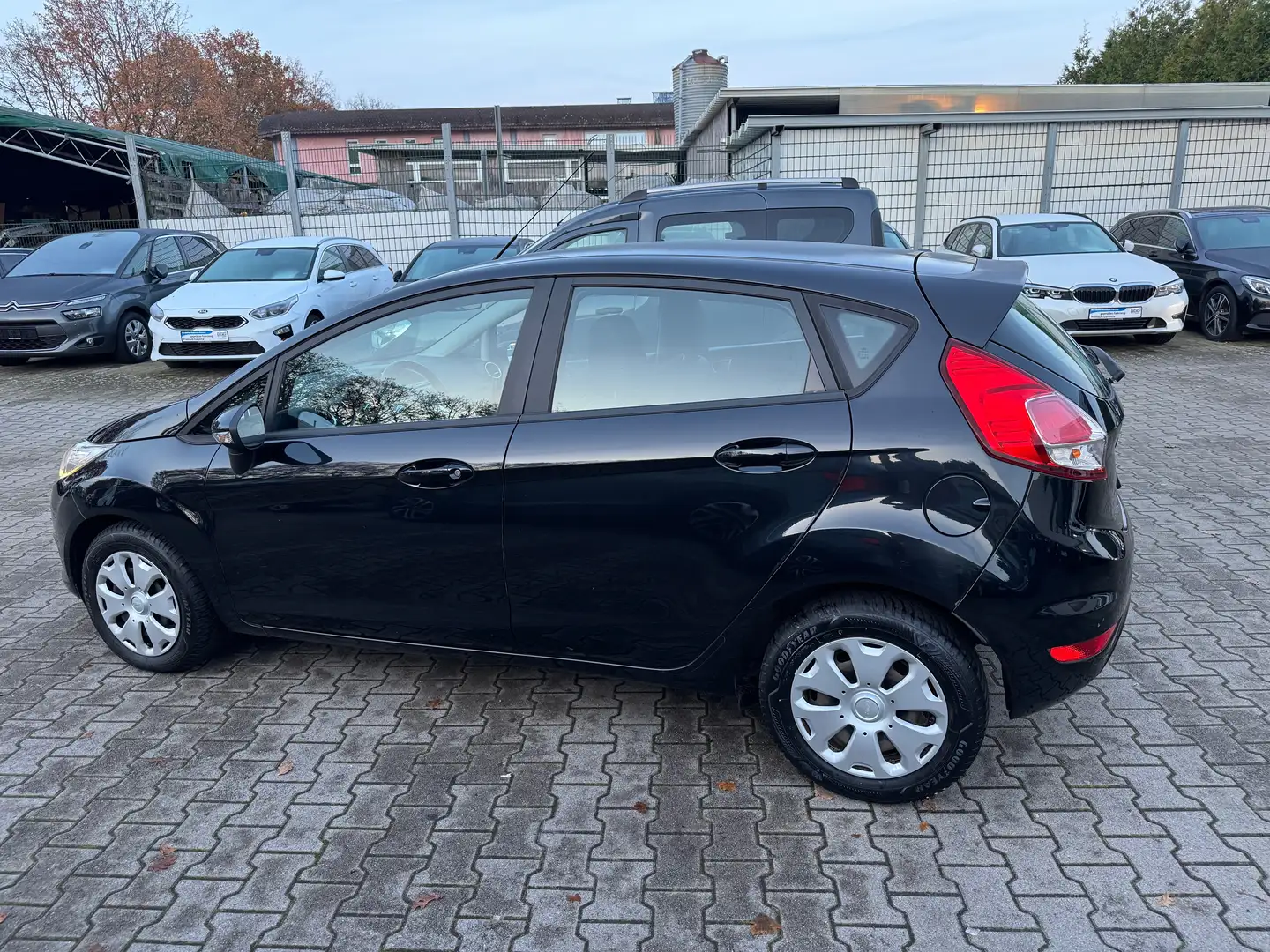 Ford Fiesta 1.5 TDCI Trend *Finanzierung möglich *5Türer Schwarz - 2