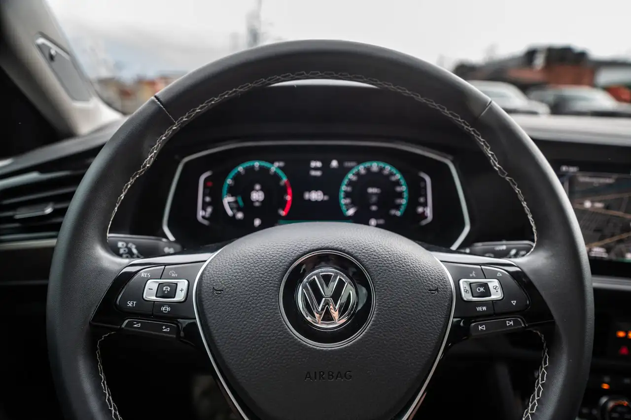 Volkswagen Jetta снимка Volkswagen Jetta