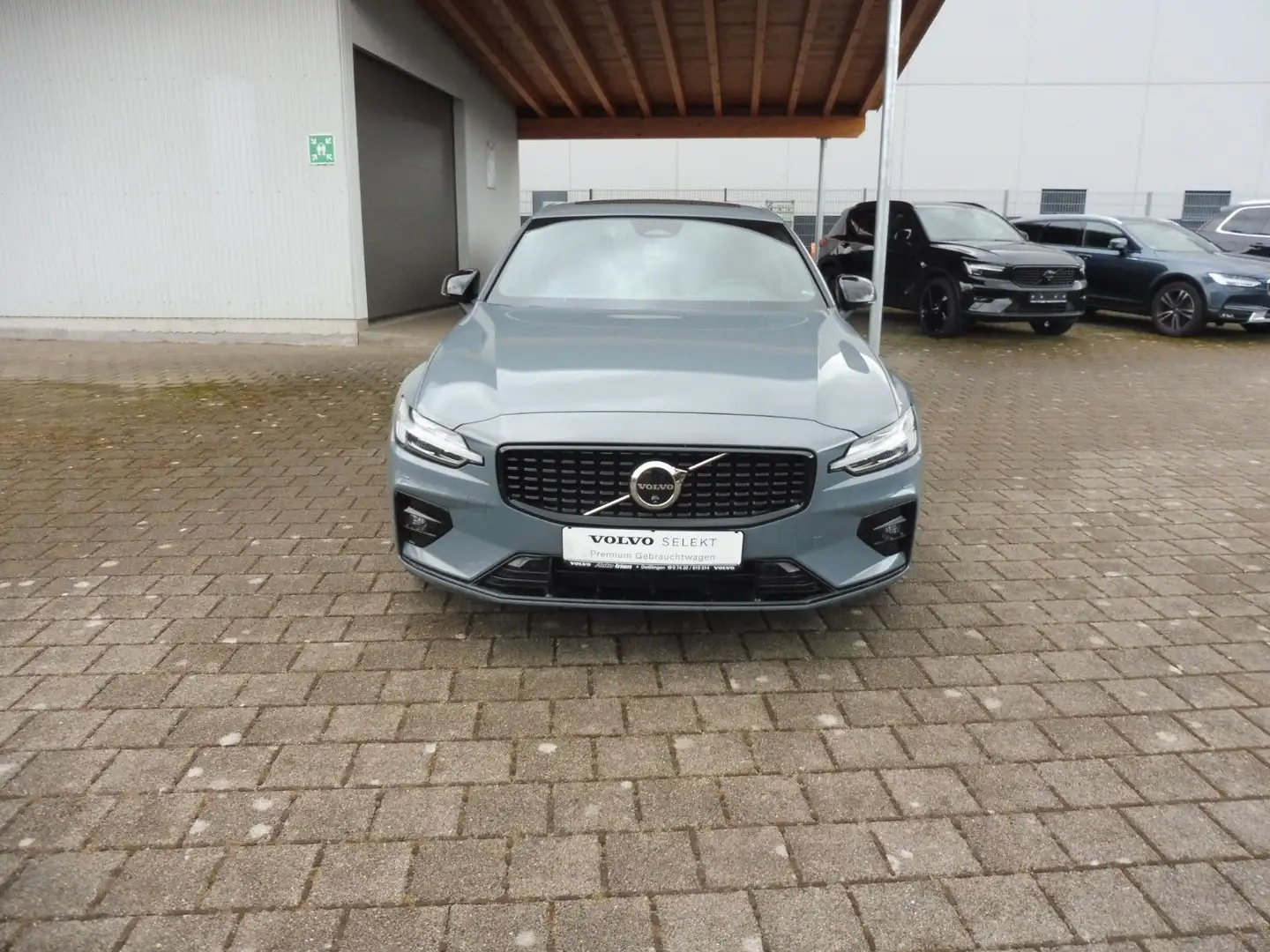 Volvo S60 Lim.B4  Plus Dark Grau - 2