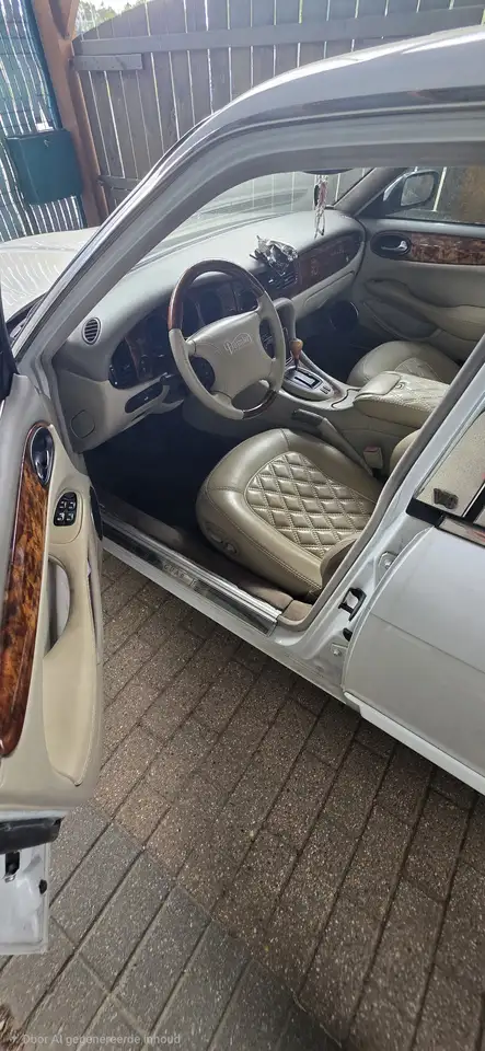 Jaguar Daimler 4.0i LWB, foto 4