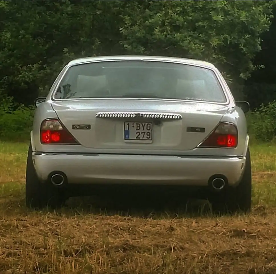 Jaguar Daimler 4.0i LWB, foto 2