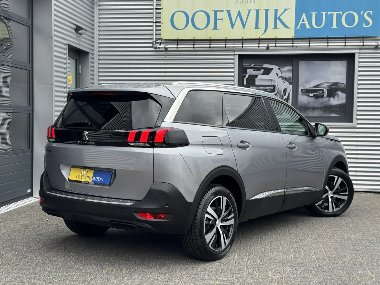 Peugeot 5008 1.2 PureTech Allure 7 Persoons Clima Navi 360 Came Gris - 2