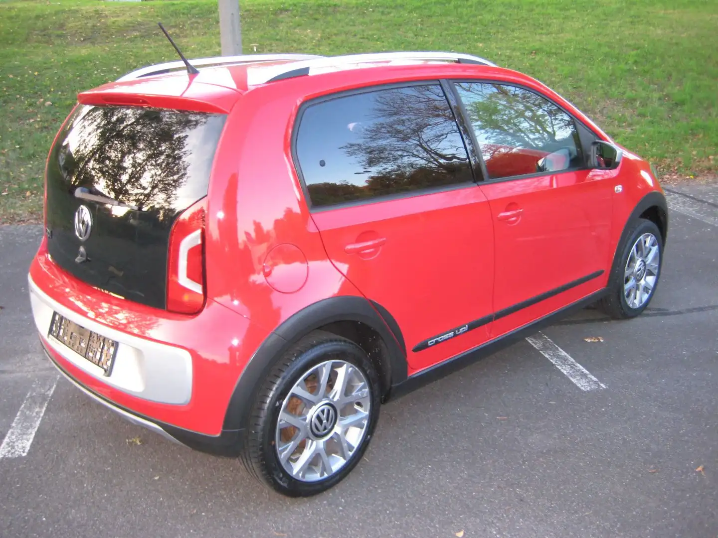 Volkswagen up! cross up! - Klima - Sitzheizung - Navi - Rojo - 2