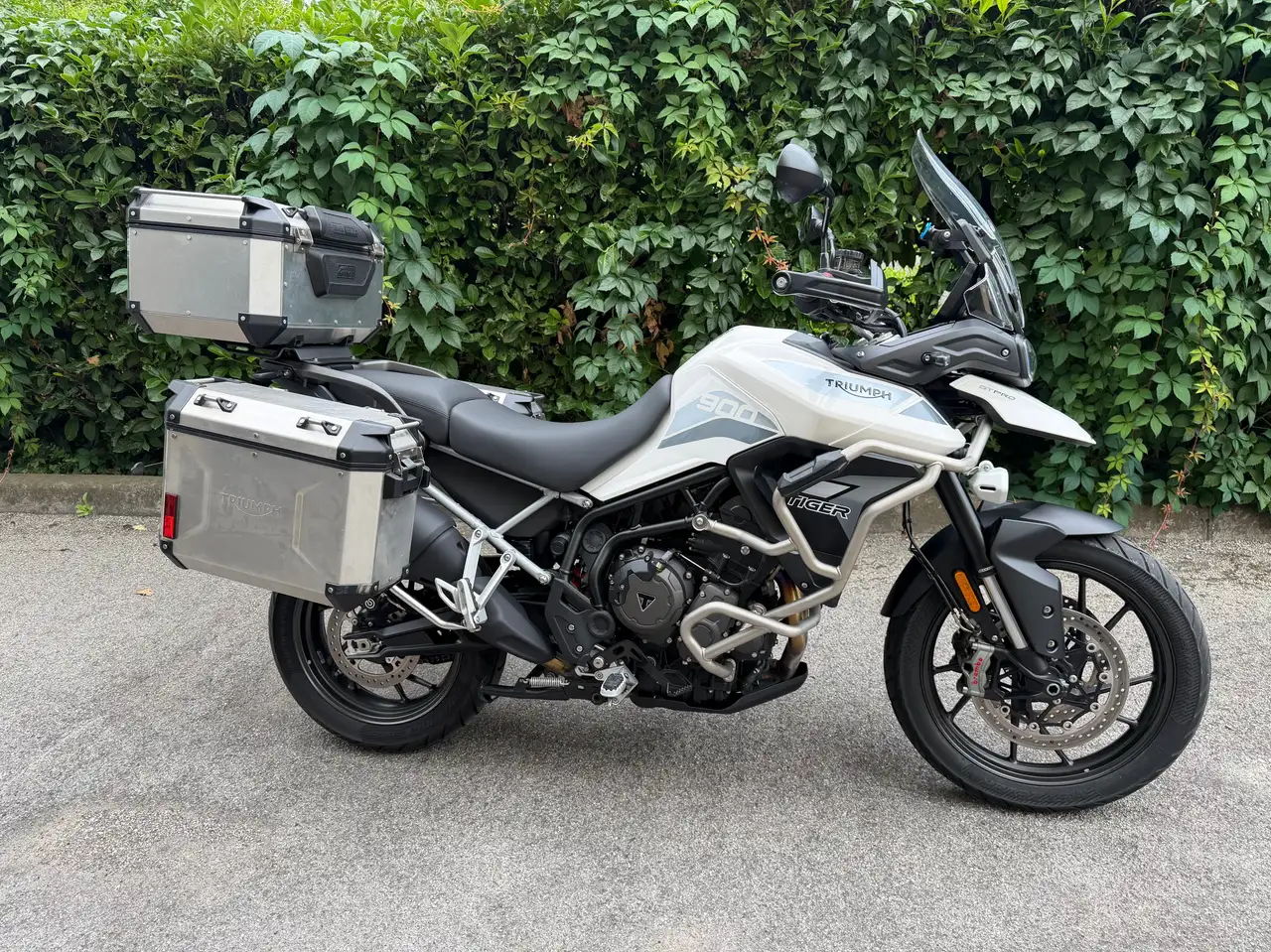 Triumph Tiger 900