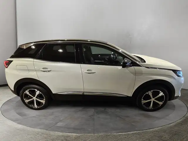 Peugeot 3008 view 2