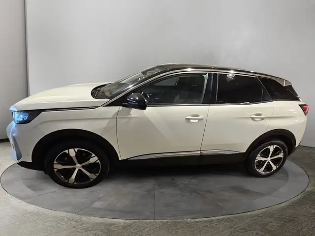 Peugeot 3008 view 4