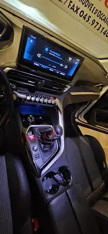 Peugeot 3008 view 6