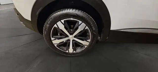 Peugeot 3008 view 3