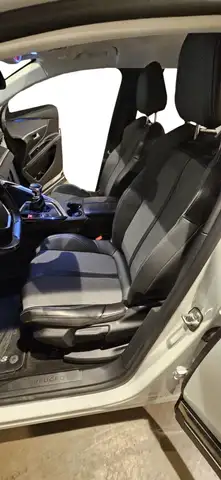 Peugeot 3008 view 8