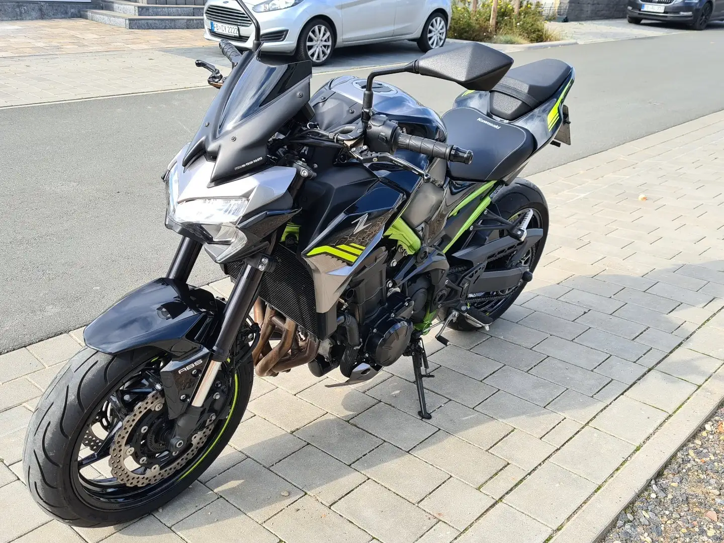 Kawasaki Z 900 mit viel Zubehör und Scheckheftgepflegt Grau - 1