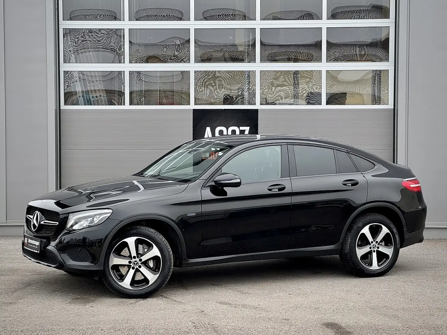 Mercedes-Benz GLC 350 e PHEV Coupé 4Matic Schwarz - 1