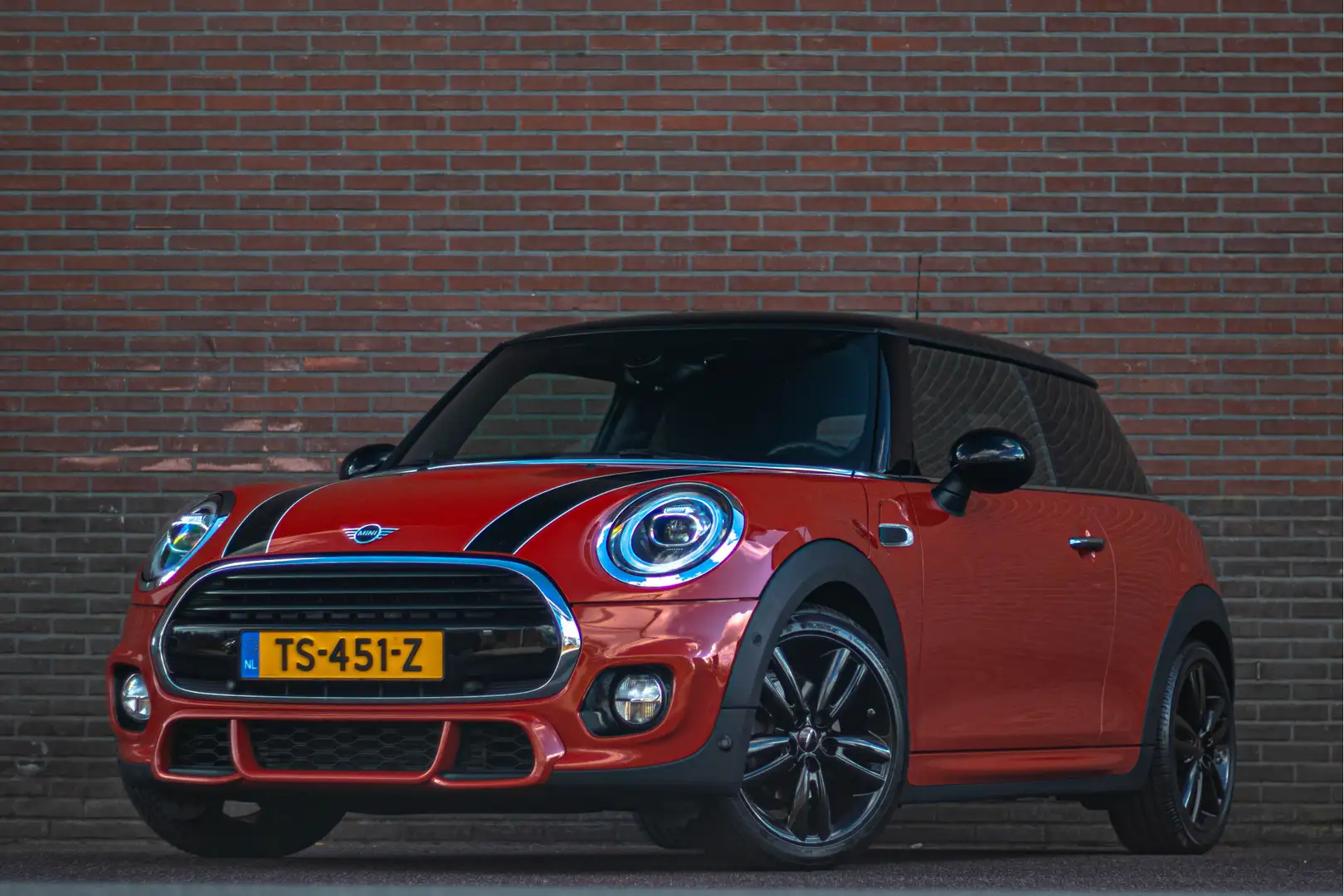 MINI John Cooper Works 1.5 Cooper Carplay, Stoelverwarming, Harman Kardon Oranje - 1