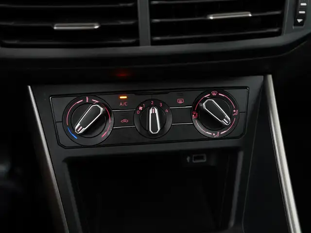 Volkswagen Polo view 11