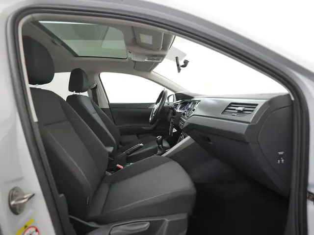 Volkswagen Polo view 3