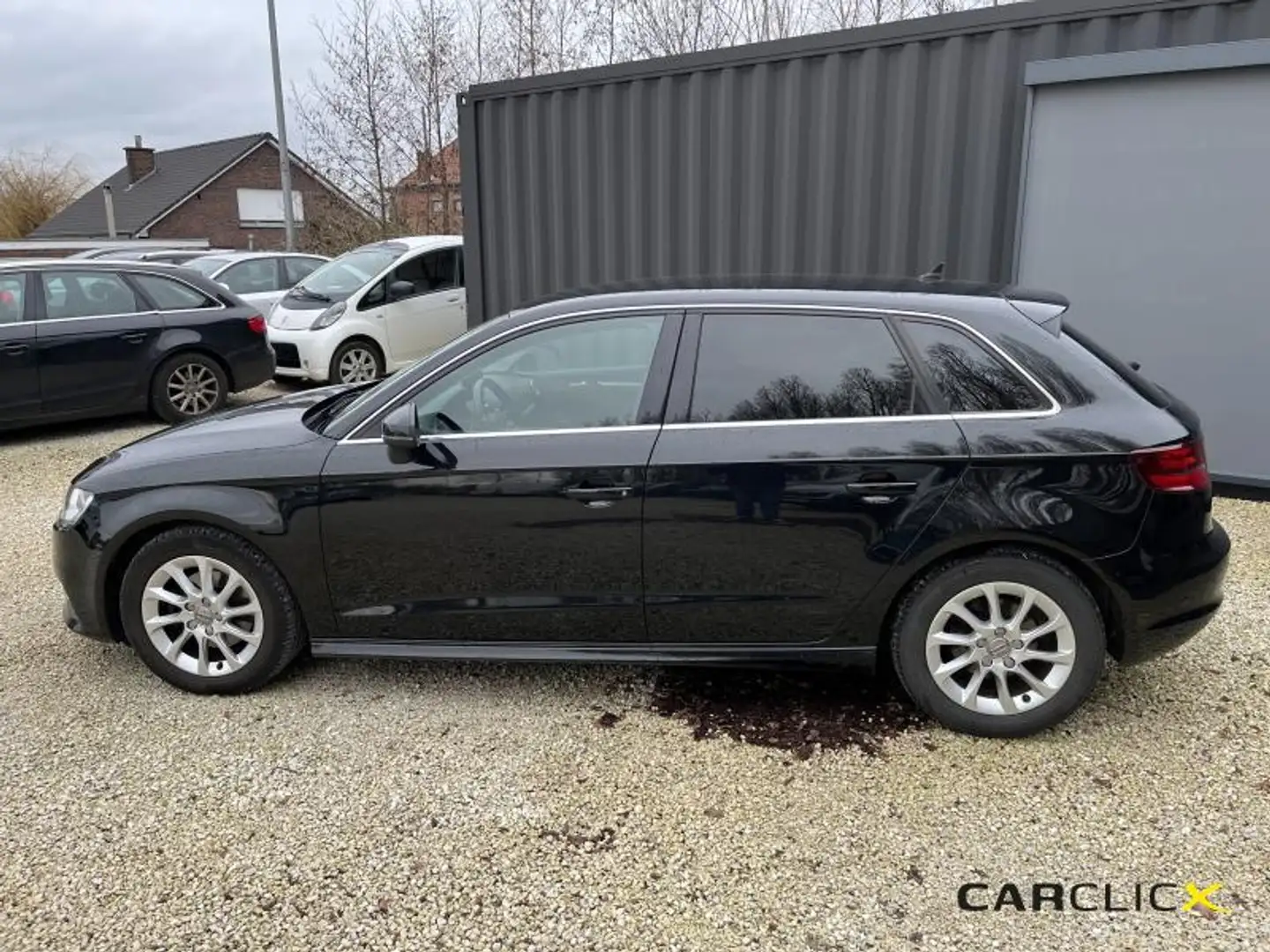 Audi A3 Attraction - GPS - bluetooth crna - 2