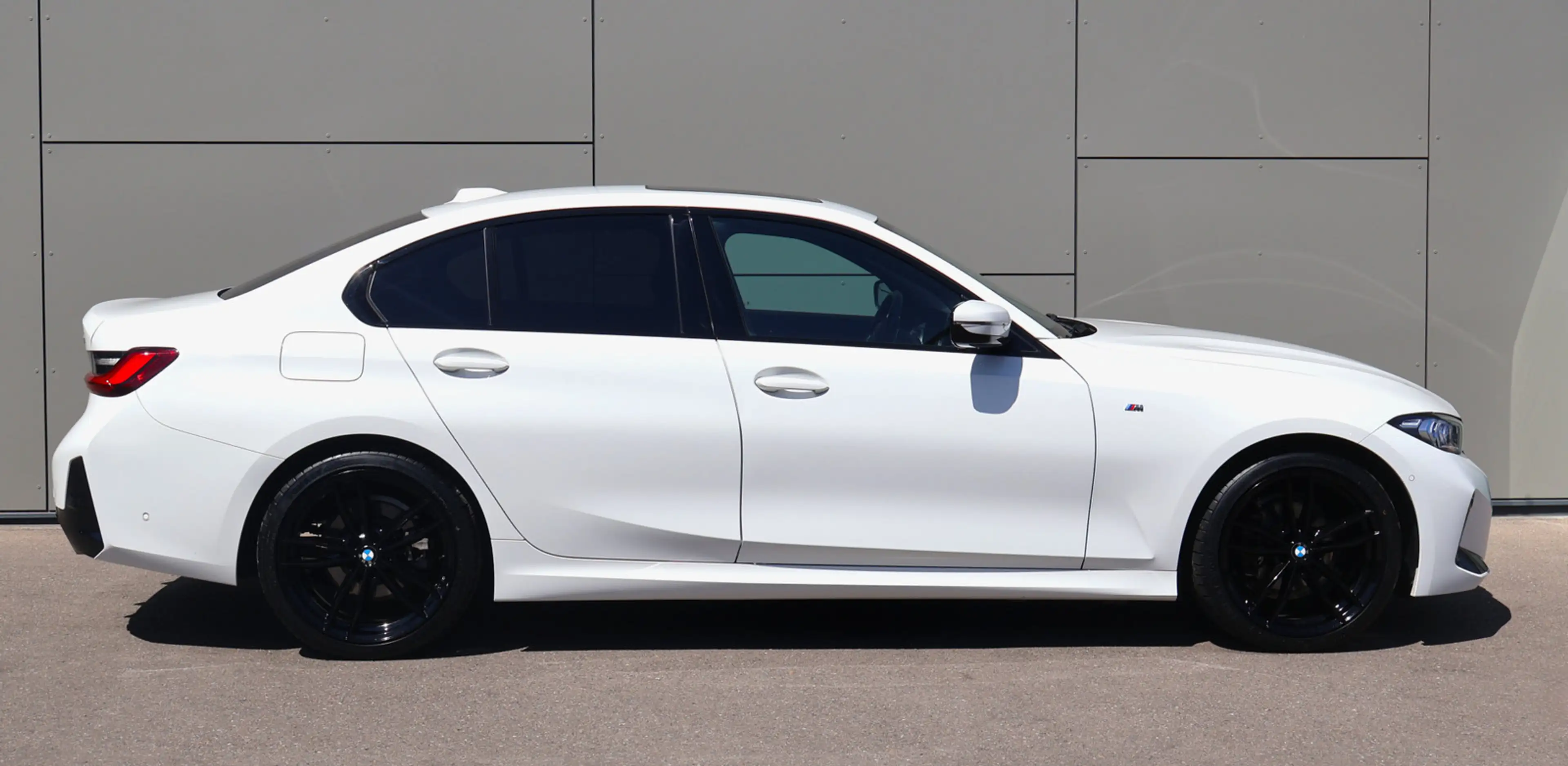 BMW 318 i M SPORT/SHADOW/ WIDES./SCHIEBE./HUD/LED/ACC/AHK — photo 4