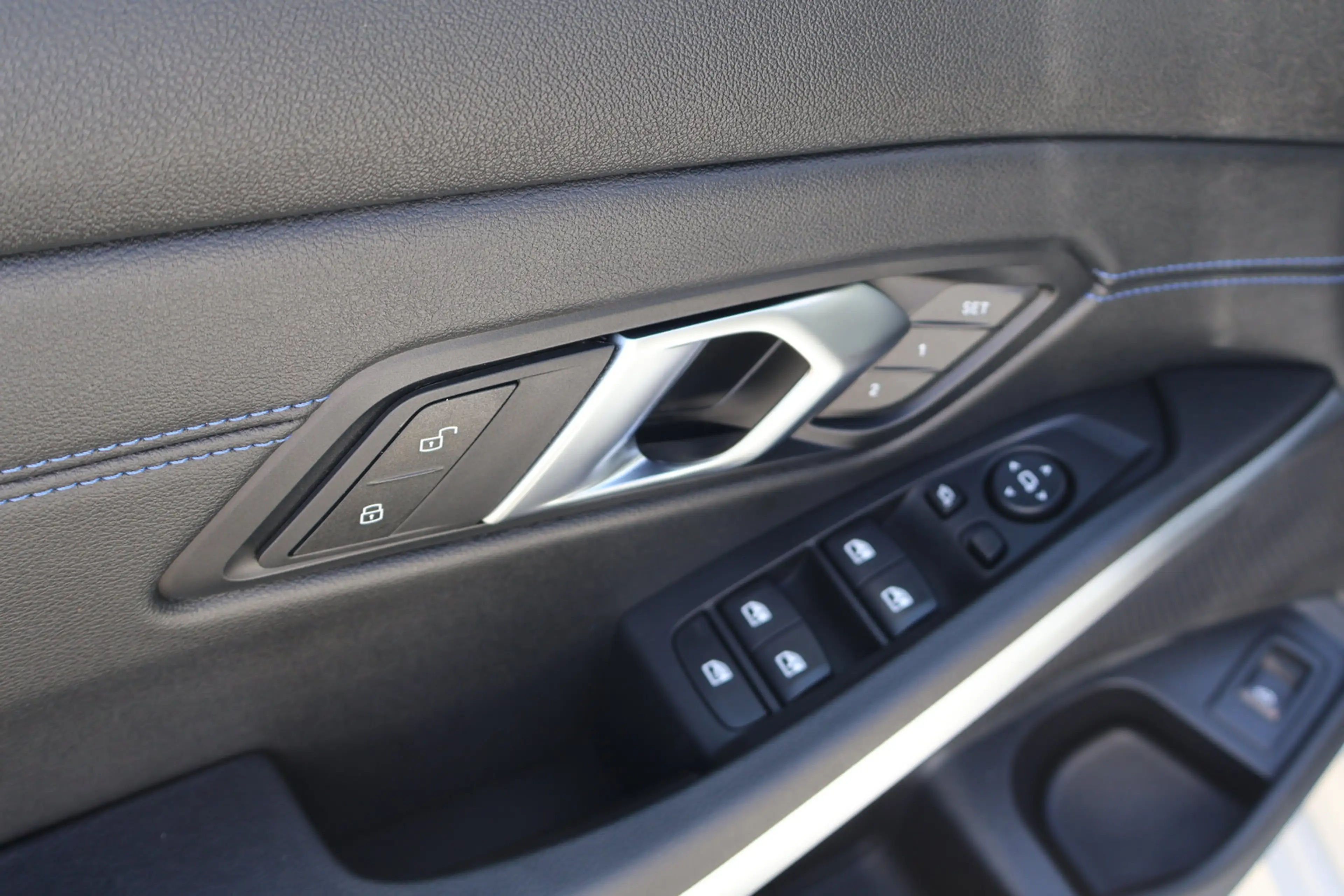 BMW 318 i M SPORT/SHADOW/ WIDES./SCHIEBE./HUD/LED/ACC/AHK — photo 9