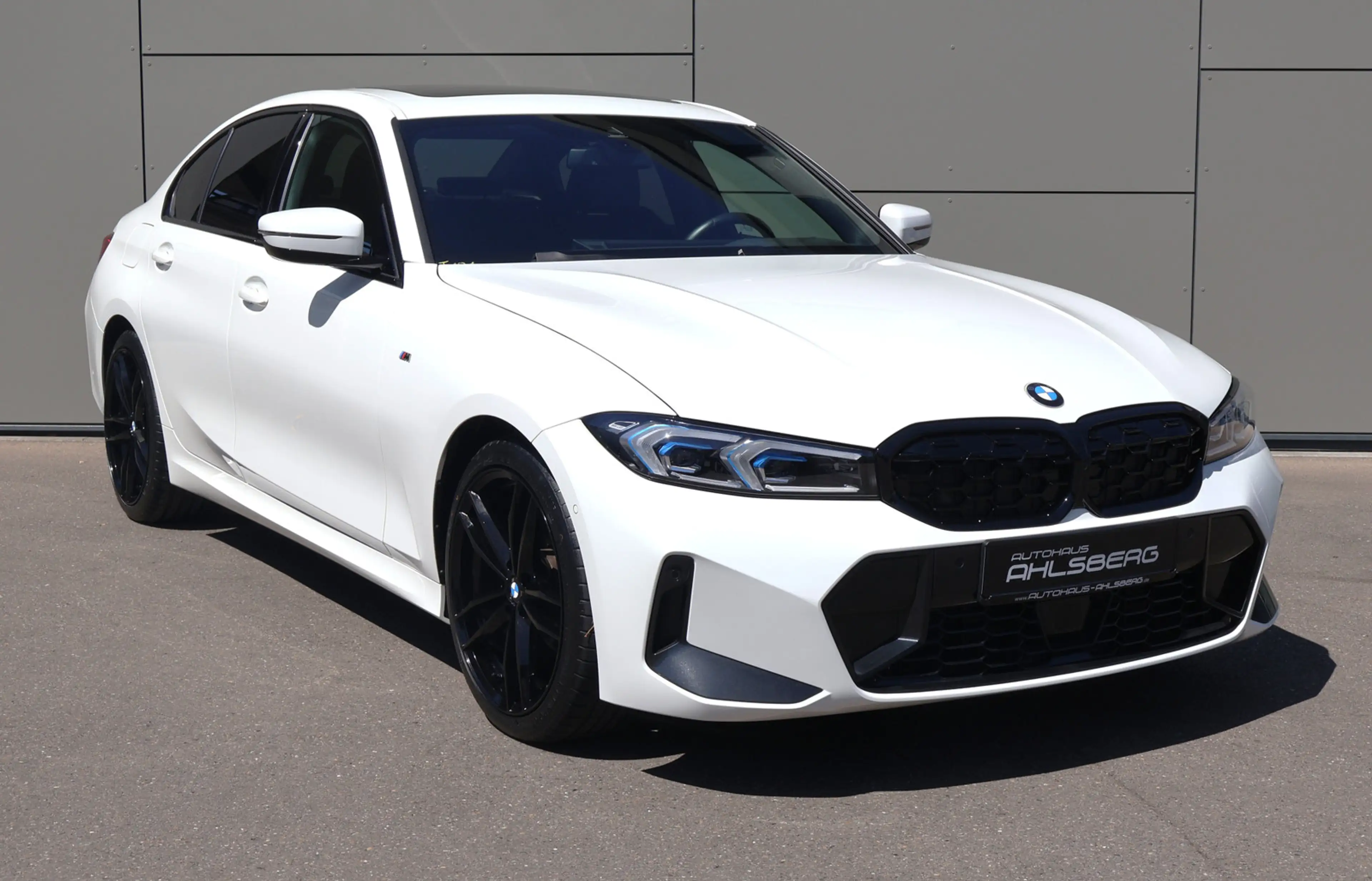 BMW 318 i M SPORT/SHADOW/ WIDES./SCHIEBE./HUD/LED/ACC/AHK — photo 3