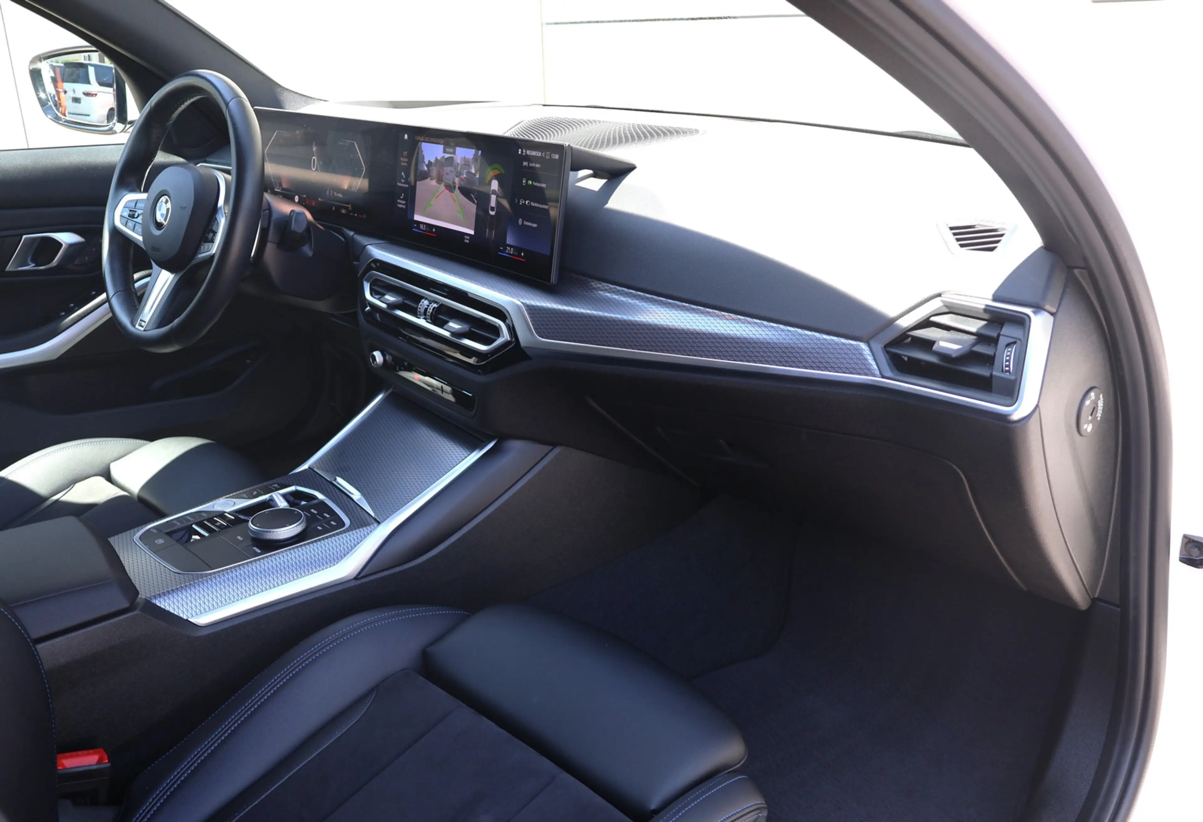 BMW 318 i M SPORT/SHADOW/ WIDES./SCHIEBE./HUD/LED/ACC/AHK — photo 15