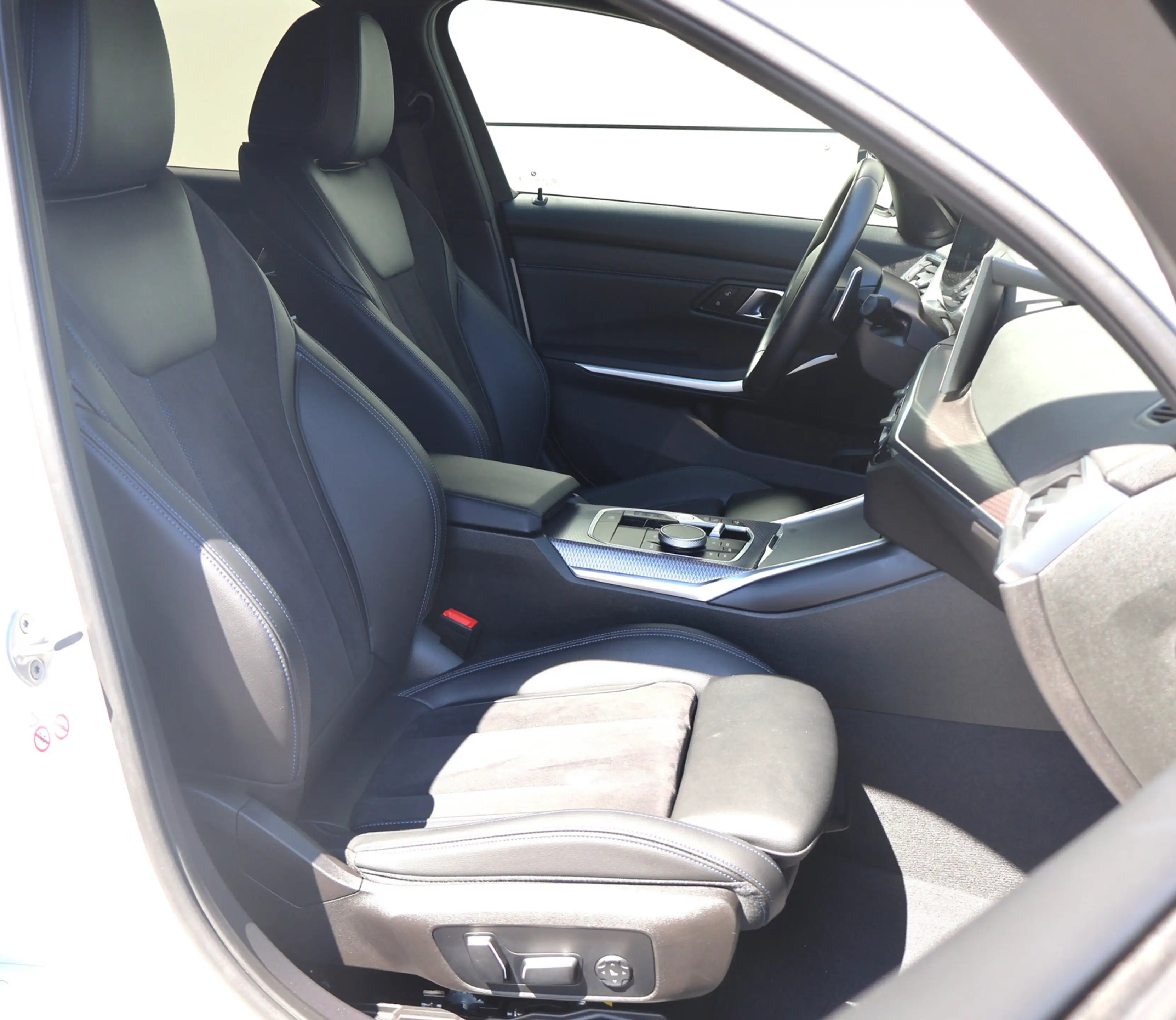 BMW 318 i M SPORT/SHADOW/ WIDES./SCHIEBE./HUD/LED/ACC/AHK — photo 11