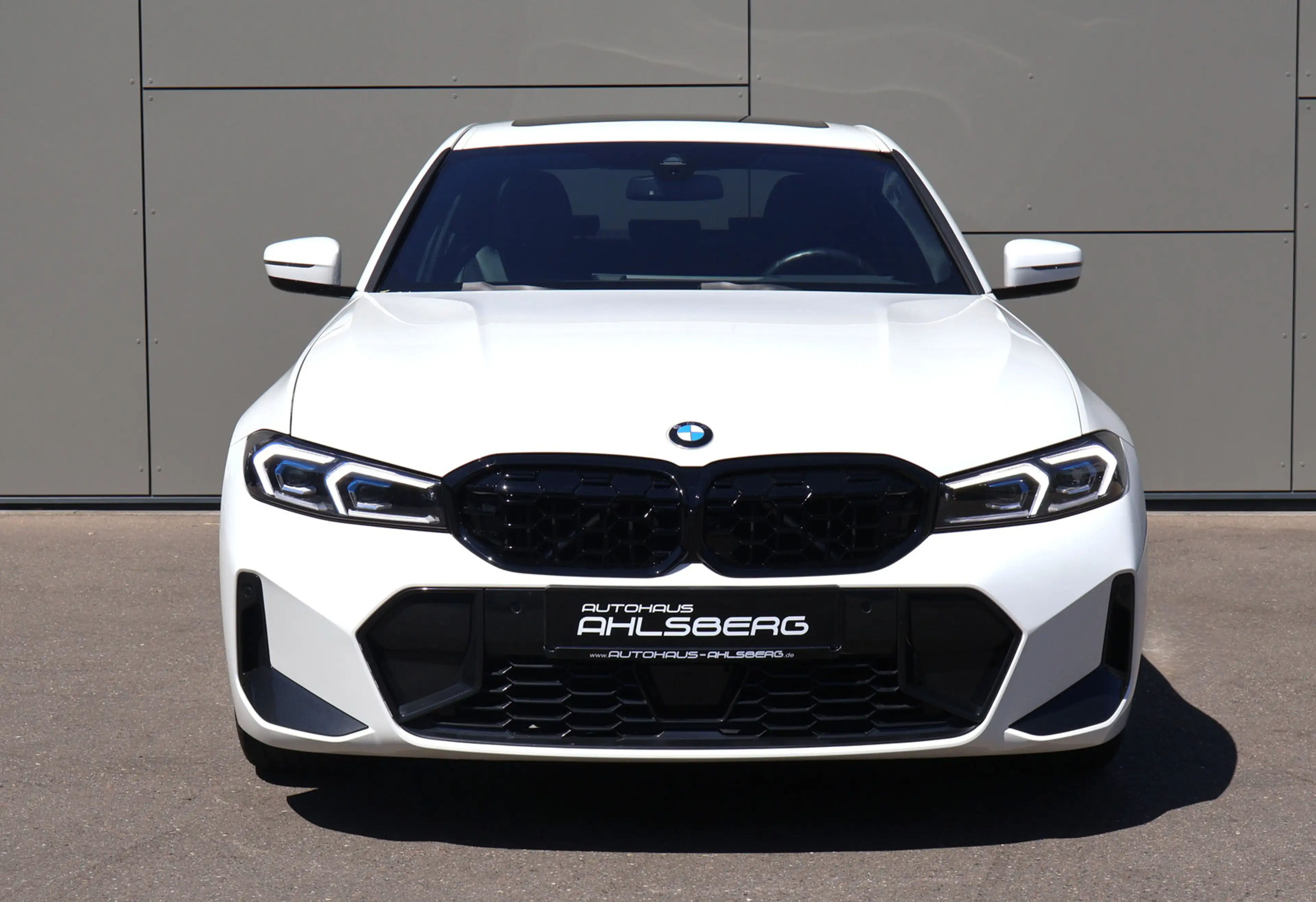 BMW 318 i M SPORT/SHADOW/ WIDES./SCHIEBE./HUD/LED/ACC/AHK — photo 2