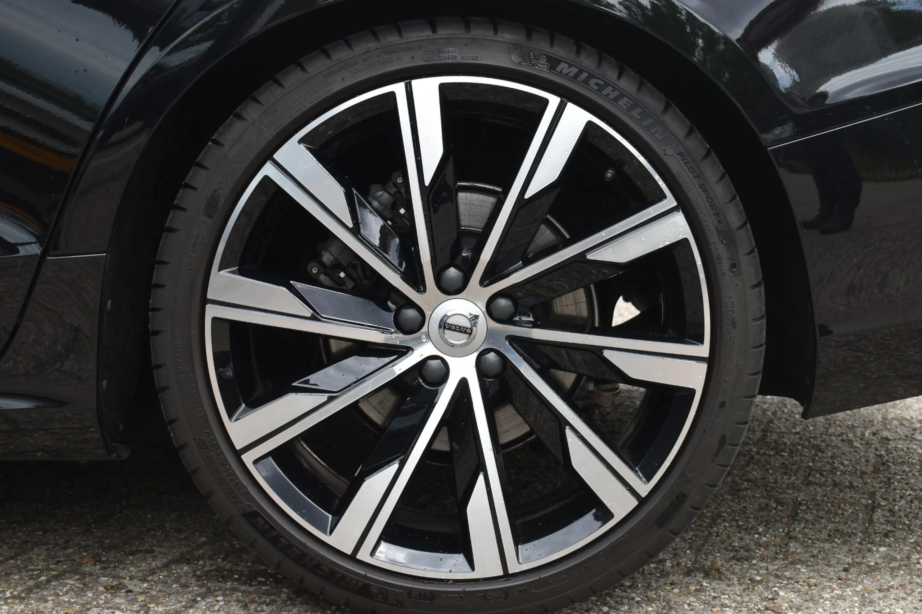 Volvo S60 B4 Plus Dark | Harman Kardon Premium Sound | 20'' — photo 11