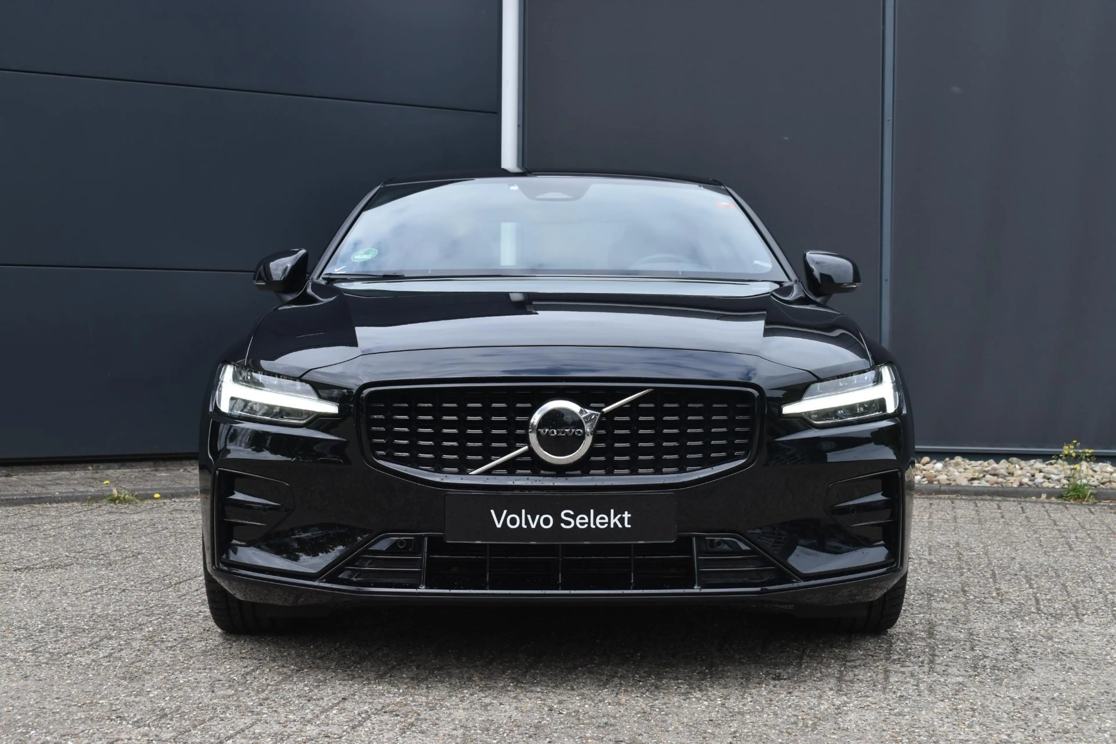 Volvo S60 B4 Plus Dark | Harman Kardon Premium Sound | 20'' — photo 5