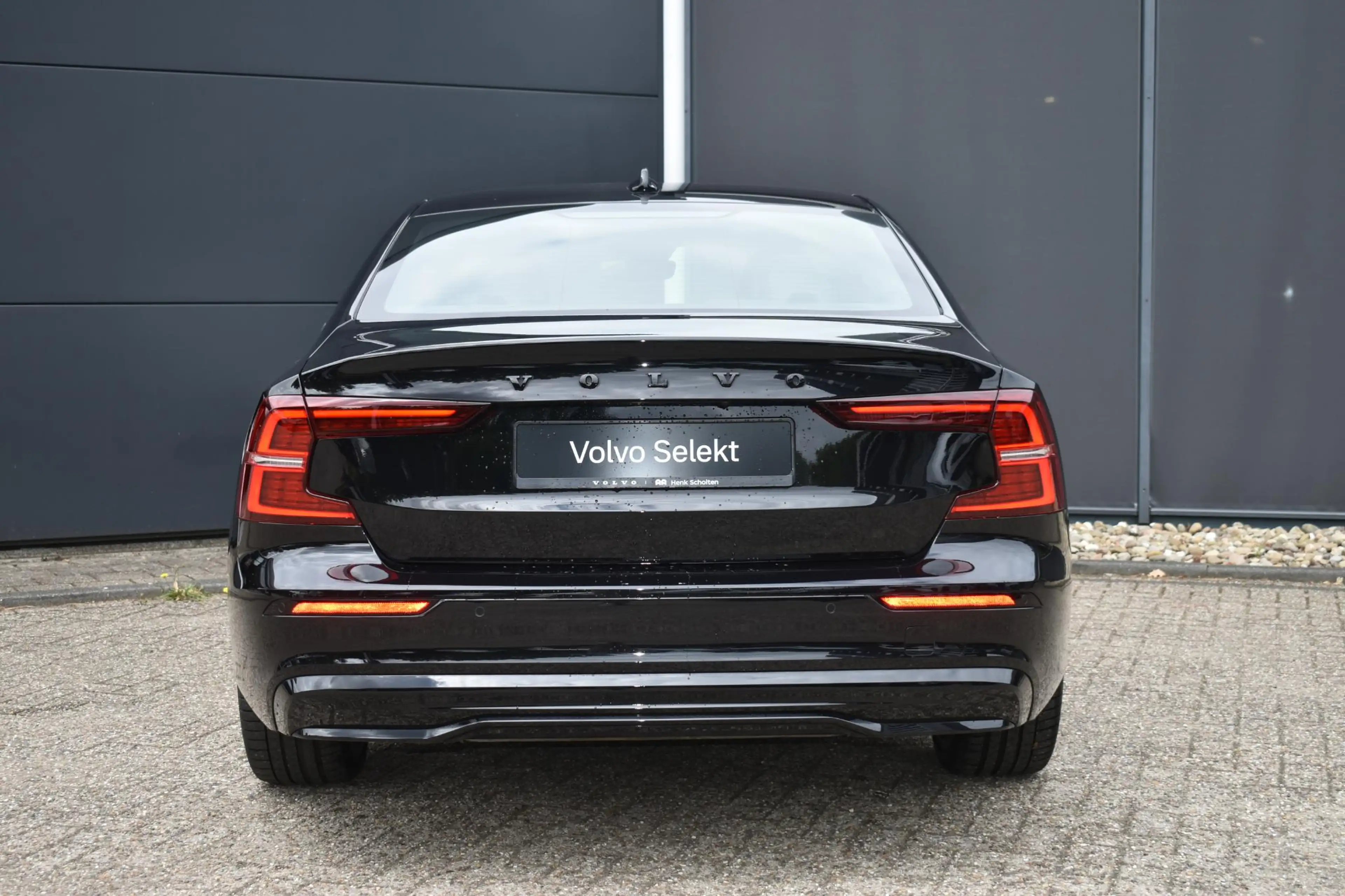 Volvo S60 B4 Plus Dark | Harman Kardon Premium Sound | 20'' — photo 9