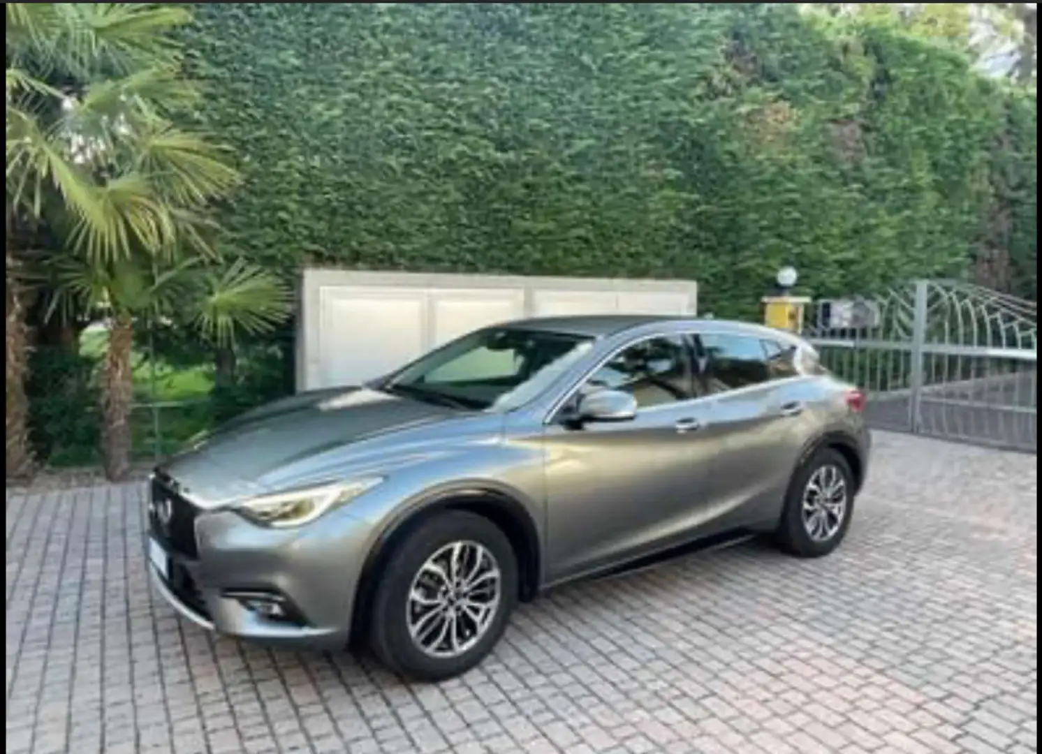 Infiniti Q30 1.5d Premium Tech 109cv - 1