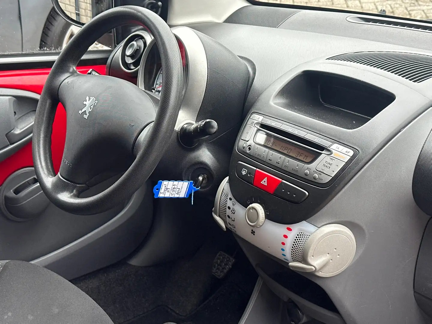 Peugeot 107 1.0-12V XS Nieuw apk - 5Deurs - Eleckt.Ramen Rood - 2