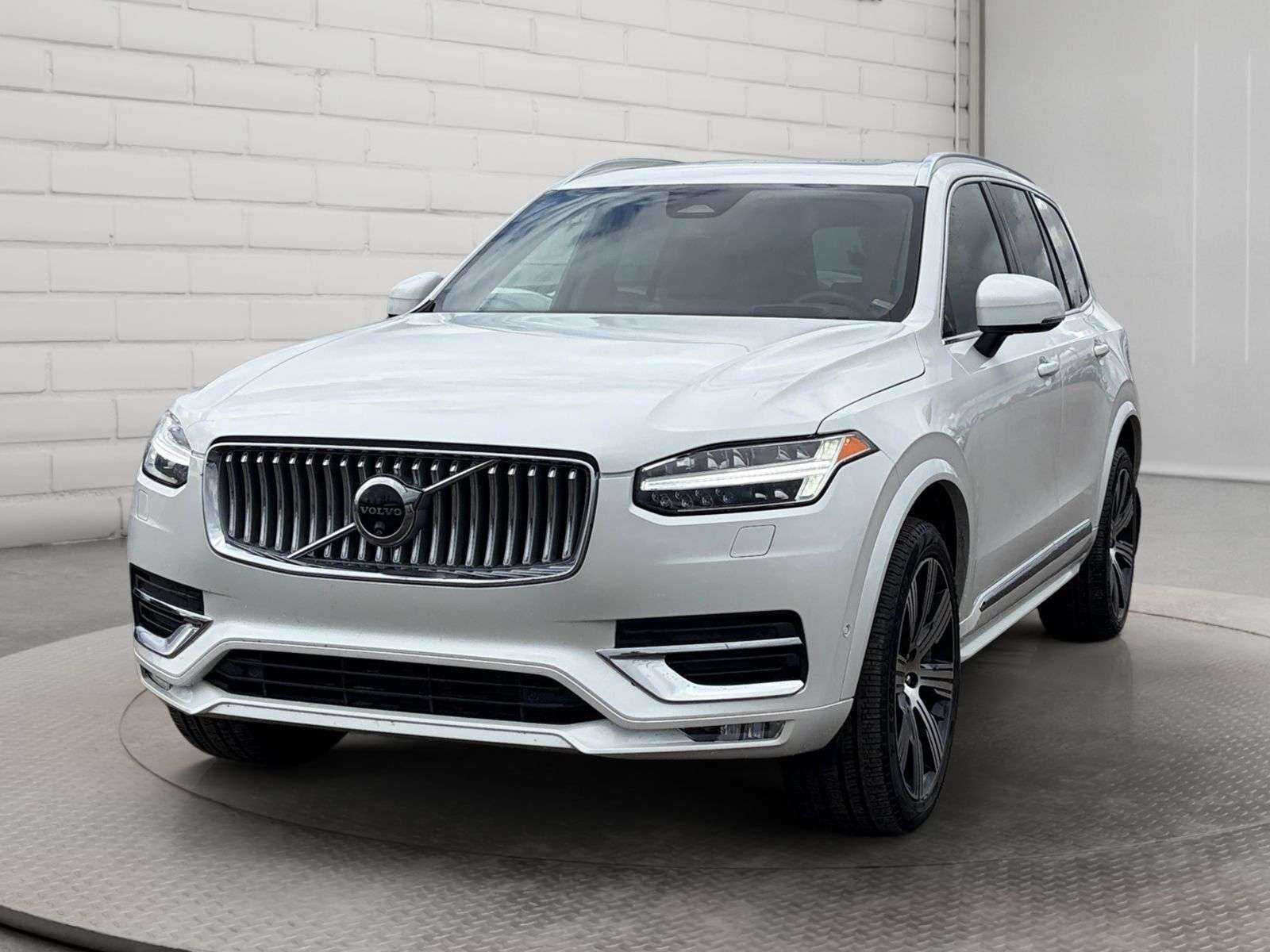 2025 Volvo XC90 Ultra Bright Theme | Clean Carfax