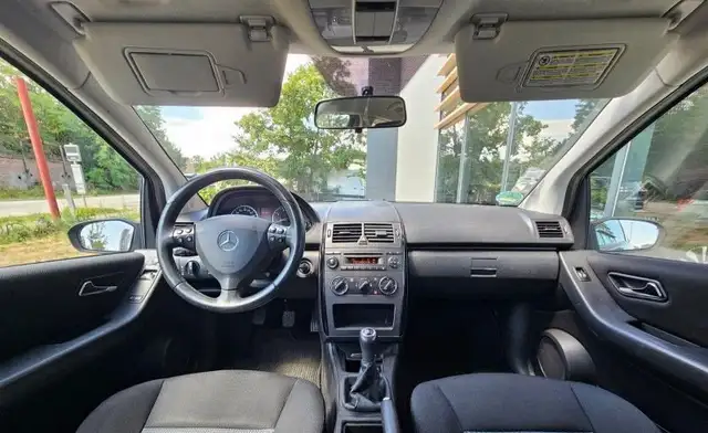 Mercedes-Benz A view 10
