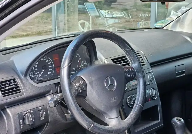 Mercedes-Benz A view 14