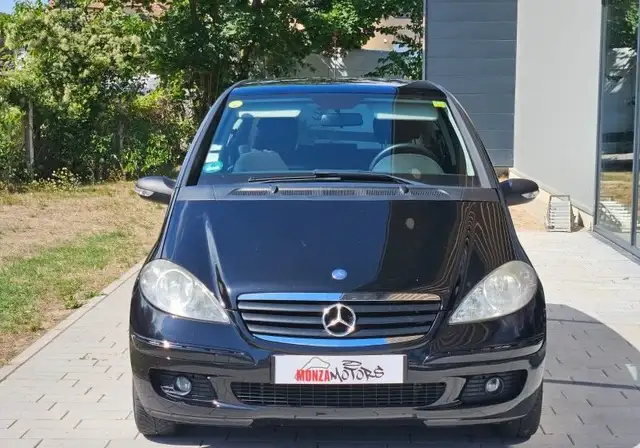 Mercedes-Benz A view 2