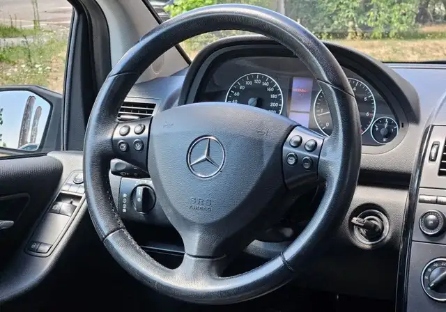 Mercedes-Benz A view 9