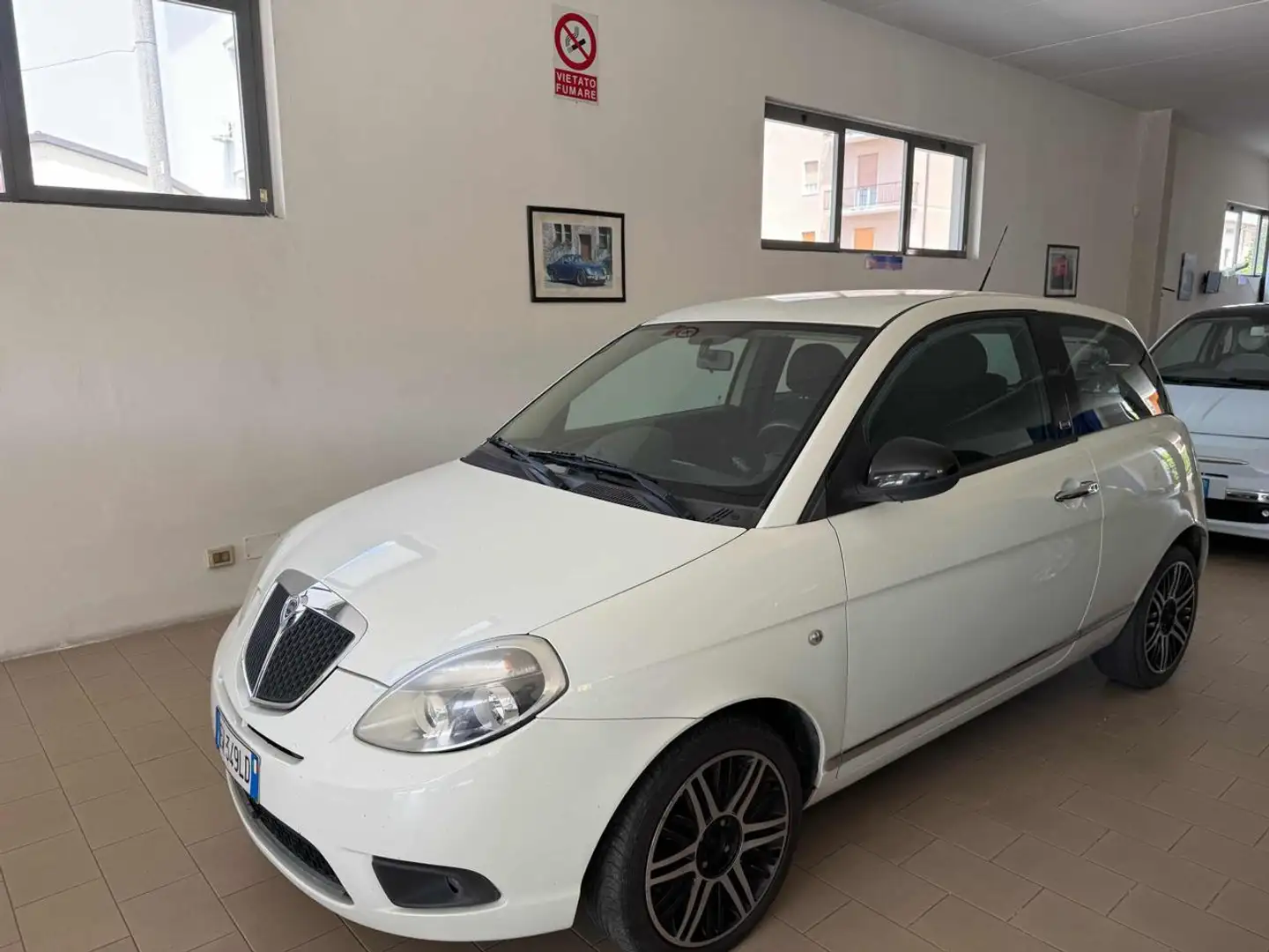 Lancia Ypsilon 1.3 MJT 16V 95 CV 5 porte S&S Platinum Giallo - 2