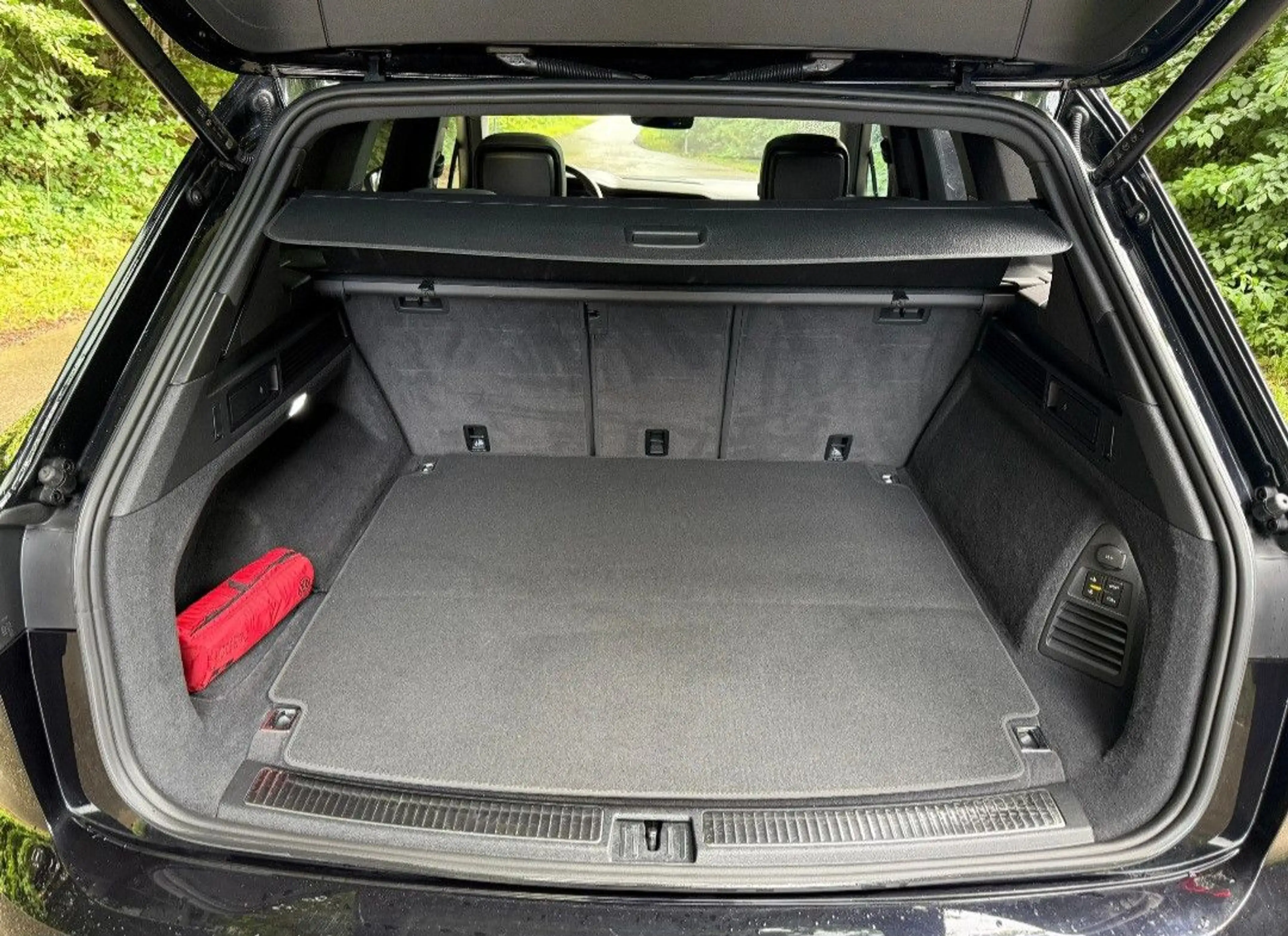 Volkswagen Touareg R V6 3,0 TSI-eHybrid 4MOTION-PANO-VOLL ! — photo 13